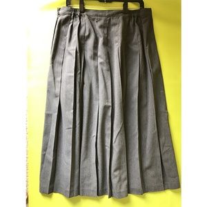 Jon Lawrence Ltd. Pleated Front Back Slit Skirt 16